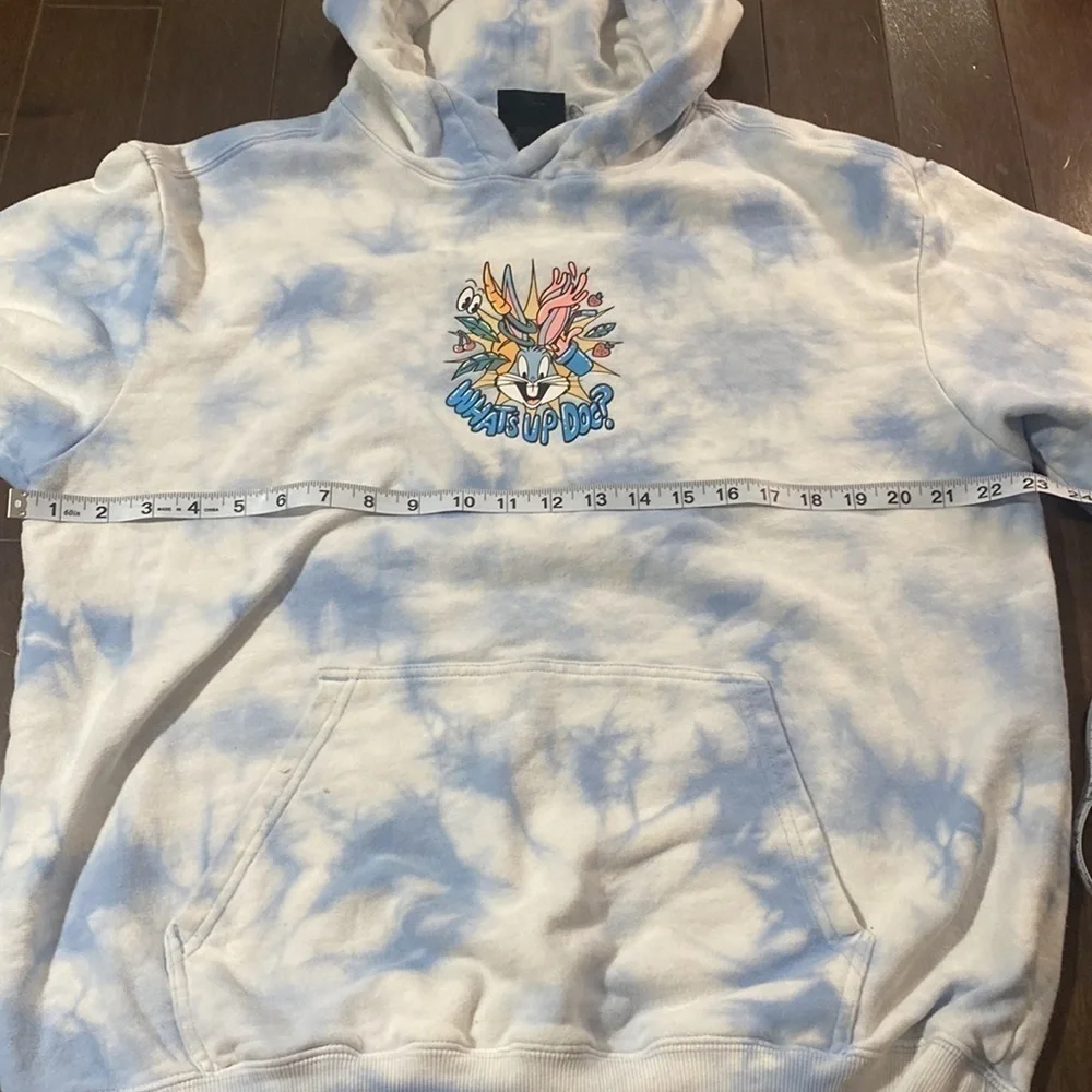 H&M relaxed fit tie dye hoodie size medium bugs bunny WB licensed graphic - Picture 4 of 5